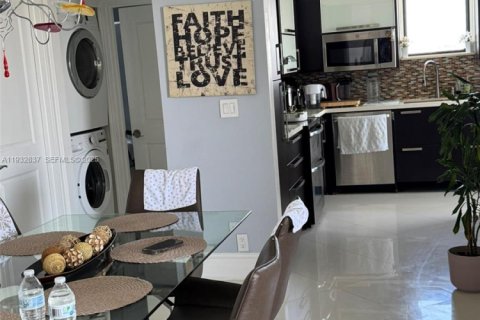 Снять в аренду кондоминиум в Авентура, Флорида 2 спальни, 109.72м2, № 1991146 - фото 8