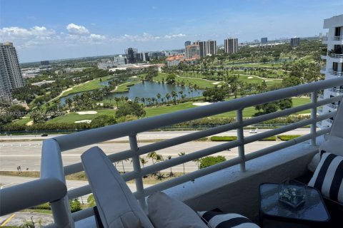 Снять в аренду кондоминиум в Авентура, Флорида 2 спальни, 109.72м2, № 1991146 - фото 1