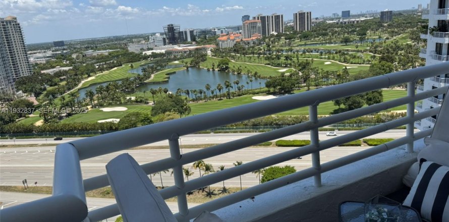 Кондоминиум с 2 спальнями в Авентура, Флорида № 1991146