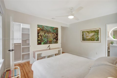 House in Miami, Florida 4 bedrooms, 163.14 sq.m. № 2031249 - photo 20