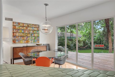House in Miami, Florida 4 bedrooms, 163.14 sq.m. № 2031249 - photo 12