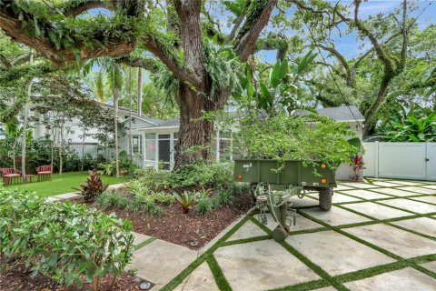 House in Miami, Florida 4 bedrooms, 163.14 sq.m. № 2031249 - photo 4