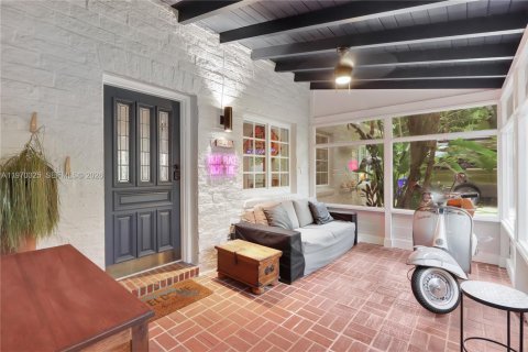 House in Miami, Florida 4 bedrooms, 163.14 sq.m. № 2031249 - photo 7