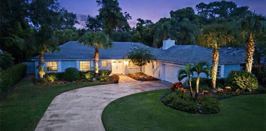 Villa ou maison à Maitland, Floride 4 chambres, 204.11 m2 № 2403238