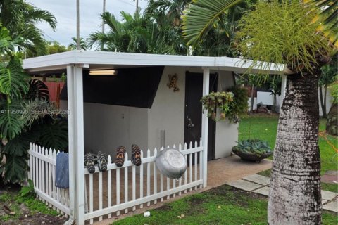 Casa en venta en Hialeah, Florida, 3 dormitorios, 167.22 m2 № 2008668 - foto 13
