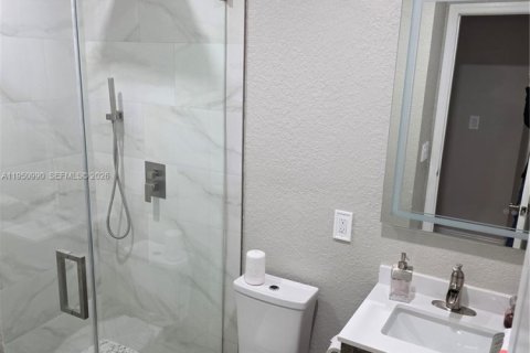 Casa en venta en Hialeah, Florida, 3 dormitorios, 167.22 m2 № 2008668 - foto 8