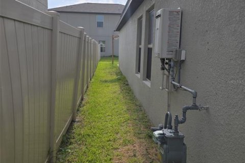 House in Apollo Beach, Florida 3 bedrooms, 117.99 sq.m. № 2207748 - photo 2