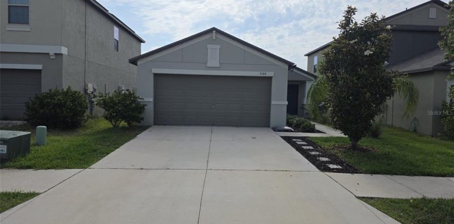 House in Apollo Beach, Florida 3 bedrooms, 117.99 sq.m. № 2207748