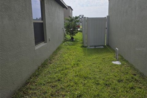 House in Apollo Beach, Florida 3 bedrooms, 117.99 sq.m. № 2207748 - photo 3
