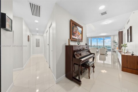 Condo in Miami, Florida, 3 bedrooms  № 2186702 - photo 12