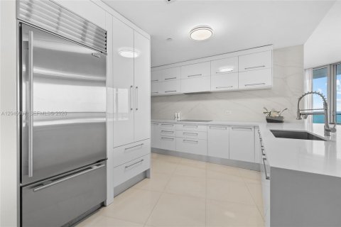 Condo in Miami, Florida, 3 bedrooms  № 2186702 - photo 10