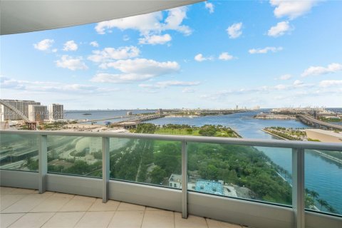 Condo in Miami, Florida, 3 bedrooms  № 2186702 - photo 5