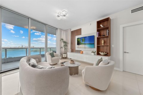 Condo in Miami, Florida, 3 bedrooms  № 2186702 - photo 3