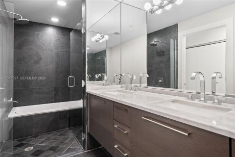 Condo in Miami, Florida, 3 bedrooms  № 2186702 - photo 15