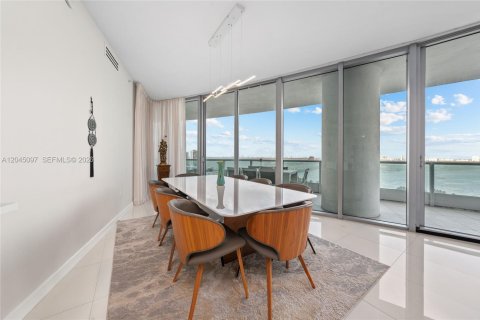 Condo in Miami, Florida, 3 bedrooms  № 2186702 - photo 11