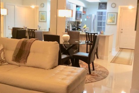 Condo in Pompano Beach, Florida, 2 bedrooms № 2245785 - photo 4