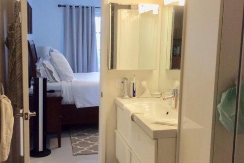 Condo in Pompano Beach, Florida, 2 bedrooms № 2245785 - photo 19