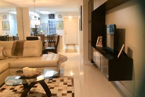 Condo in Pompano Beach, Florida, 2 bedrooms № 2245785