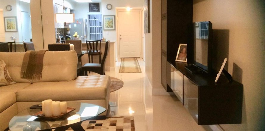 Condo in Pompano Beach, Florida, 2 bedrooms № 2245785