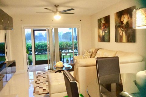 Condo in Pompano Beach, Florida, 2 bedrooms № 2245785 - photo 7