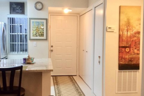 Condo in Pompano Beach, Florida, 2 bedrooms № 2245785 - photo 5