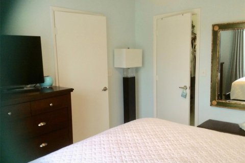 Condo in Pompano Beach, Florida, 2 bedrooms № 2245785 - photo 16