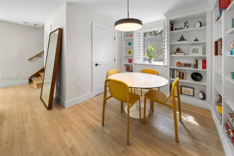 Купить виллу или дом в Корал-Гейблс, Флорида 4 спальни, 223.99м2, № 2047684 - фото 15