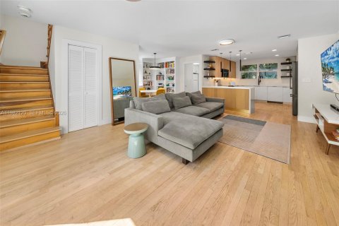 Купить виллу или дом в Корал-Гейблс, Флорида 4 спальни, 223.99м2, № 2047684 - фото 24