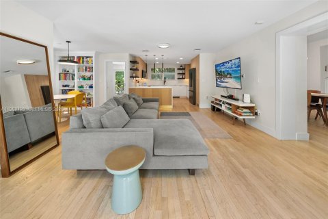 Купить виллу или дом в Корал-Гейблс, Флорида 4 спальни, 223.99м2, № 2047684 - фото 18