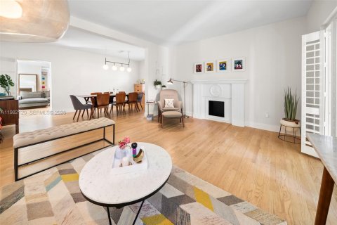 Купить виллу или дом в Корал-Гейблс, Флорида 4 спальни, 223.99м2, № 2047684 - фото 6