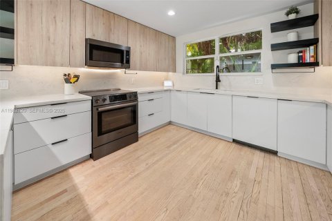 Купить виллу или дом в Корал-Гейблс, Флорида 4 спальни, 223.99м2, № 2047684 - фото 14