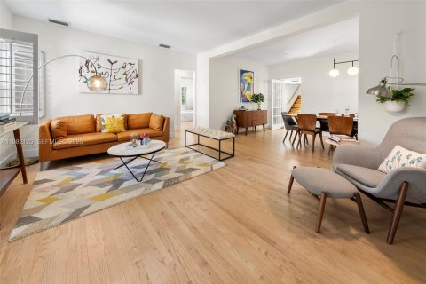 Купить виллу или дом в Корал-Гейблс, Флорида 4 спальни, 223.99м2, № 2047684 - фото 5