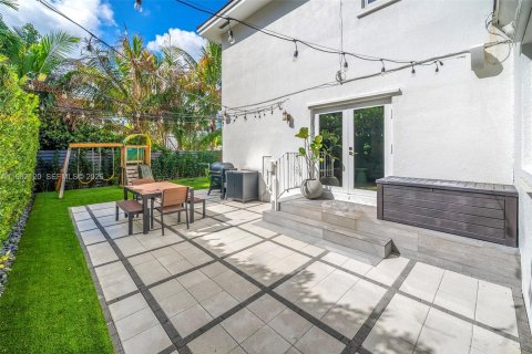 Купить виллу или дом в Корал-Гейблс, Флорида 4 спальни, 223.99м2, № 2047684 - фото 22