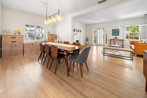 Купить виллу или дом в Корал-Гейблс, Флорида 4 спальни, 223.99м2, № 2047684 - фото 10