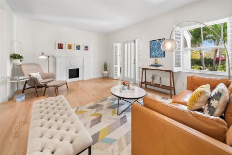 Купить виллу или дом в Корал-Гейблс, Флорида 4 спальни, 223.99м2, № 2047684 - фото 7