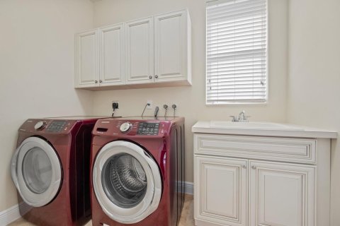 House in Wellington, Florida 2 bedrooms, 207.08 sq.m. № 2177545 - photo 25