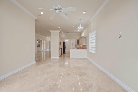 House in Wellington, Florida 2 bedrooms, 207.08 sq.m. № 2177545 - photo 12
