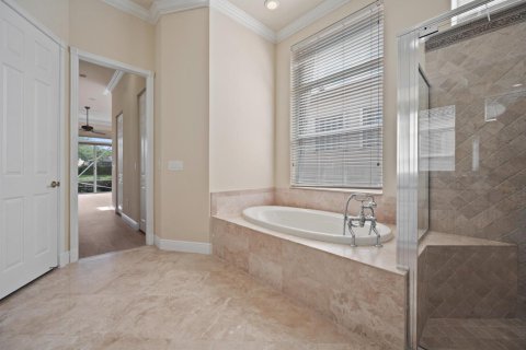 House in Wellington, Florida 2 bedrooms, 207.08 sq.m. № 2177545 - photo 21