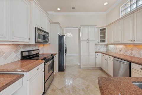 House in Wellington, Florida 2 bedrooms, 207.08 sq.m. № 2177545 - photo 13