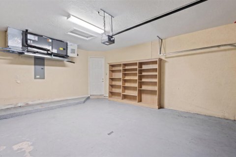 House in Wellington, Florida 2 bedrooms, 207.08 sq.m. № 2177545 - photo 29
