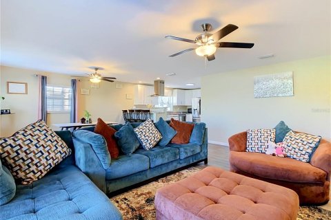 House in Haines City, Florida 3 bedrooms, 166.95 sq.m. № 2390792 - photo 18