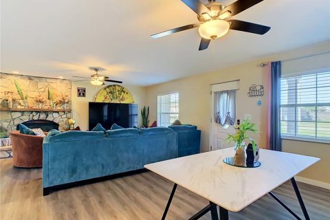 House in Haines City, Florida 3 bedrooms, 166.95 sq.m. № 2390792 - photo 9