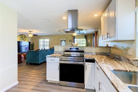 House in Haines City, Florida 3 bedrooms, 166.95 sq.m. № 2390792 - photo 8