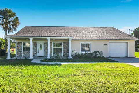 House in Haines City, Florida 3 bedrooms, 166.95 sq.m. № 2390792