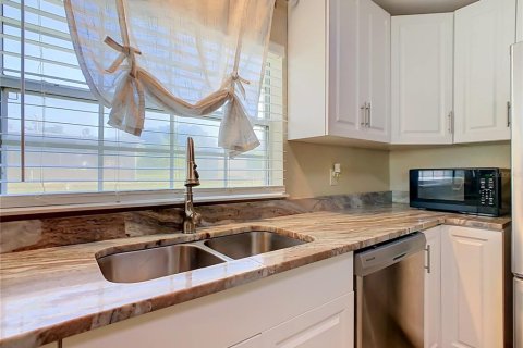 House in Haines City, Florida 3 bedrooms, 166.95 sq.m. № 2390792 - photo 12