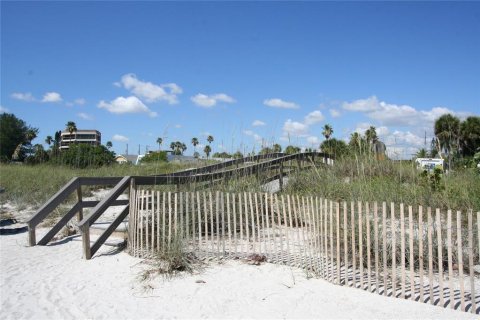 House in Clearwater, Florida 4 bedrooms, 188.22 sq.m. № 1843732 - photo 30
