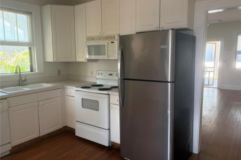 House in Sarasota, Florida 2 bedrooms, 84.08 sq.m. № 2234878 - photo 8
