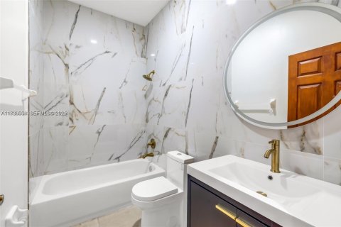 Villa ou maison à louer à Weston, Floride: 4 chambres, 261.52 m2 № 1996289 - photo 23