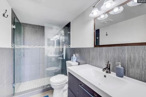 Condo in Lauderhill, Florida, 1 bedroom  № 2014839 - photo 11