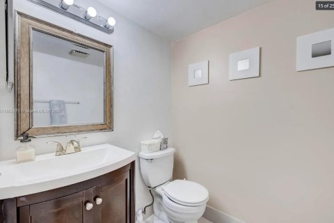 Condo in Lauderhill, Florida, 1 bedroom  № 2014839 - photo 12